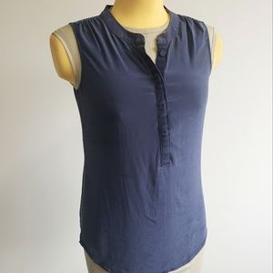 Banana Republic size 0 Navy Blue 100% silk blouse
